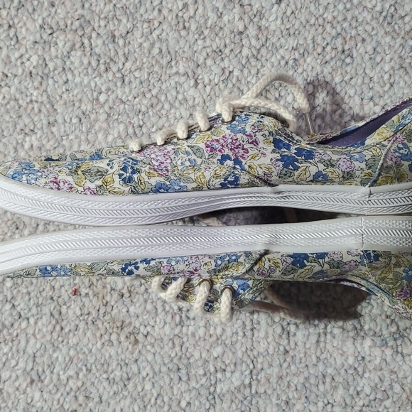 Shoes - Picture 3 of 5